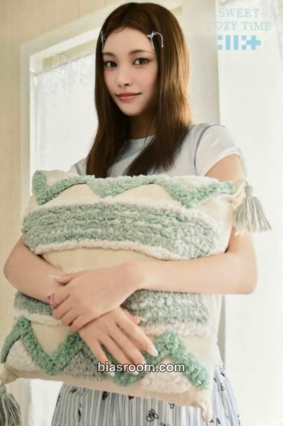 Yunah ILLIT x 7/11 ‘SWEET C♡ZY TIME’ Photocard - ILLIT - ILLIT K-pop photocard