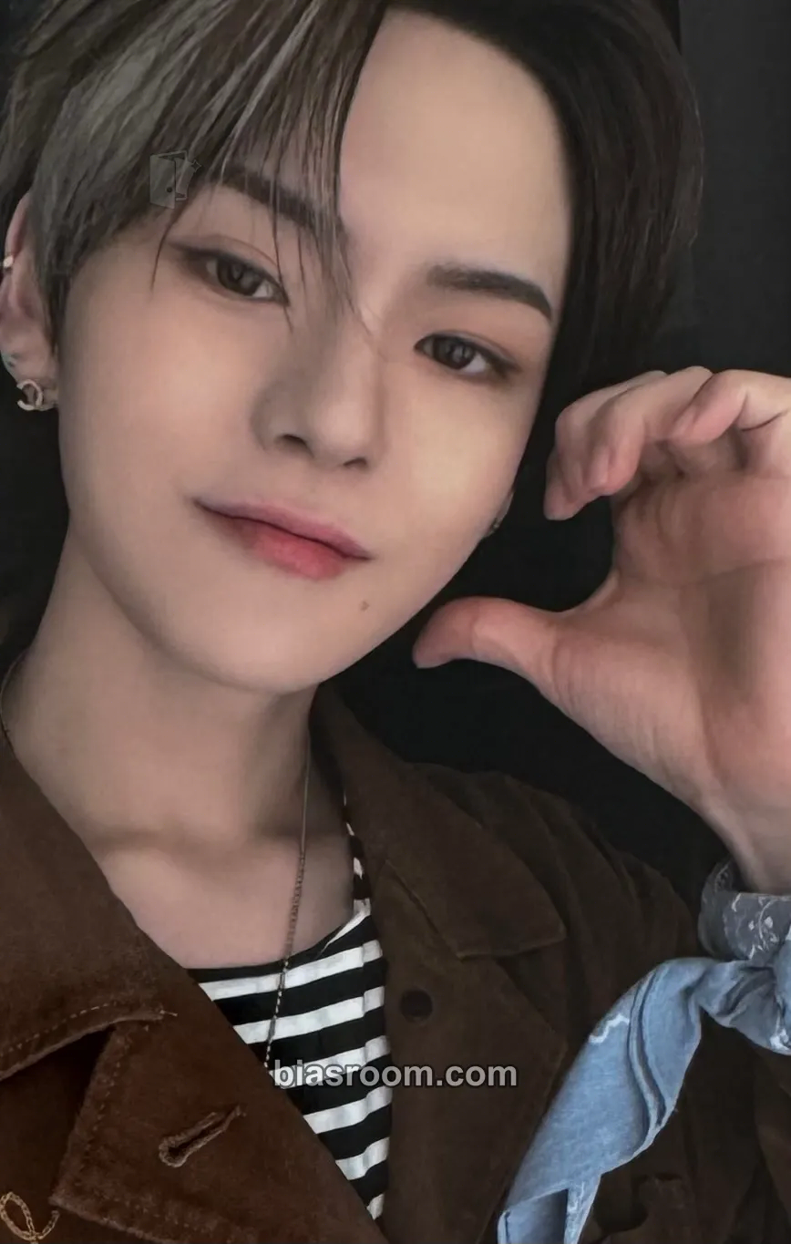 Yoshi REBOOT Photocard - TREASURE - TREASURE K-pop photocard