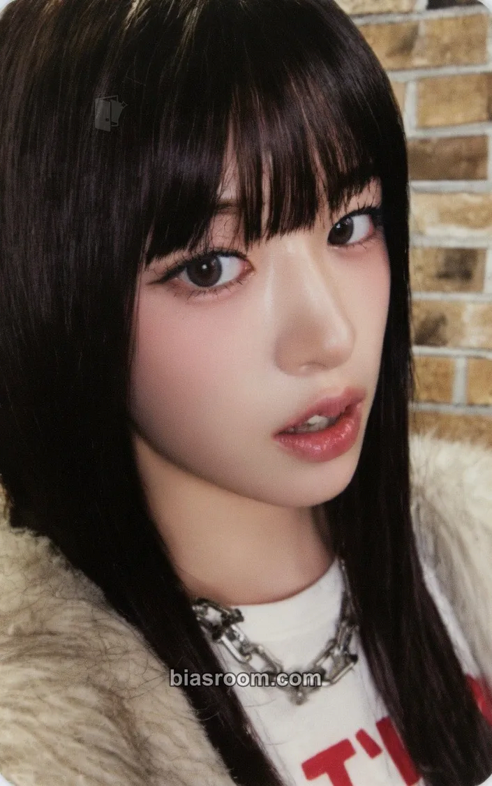 Yujin REVIVE+ Photocard - IVE - IVE K-pop photocard