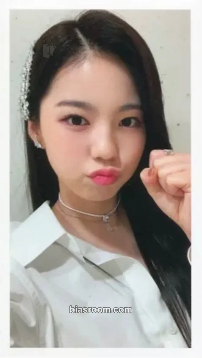 Ayaka Step and a Step Photocard - NiziU - NiziU K-pop photocard