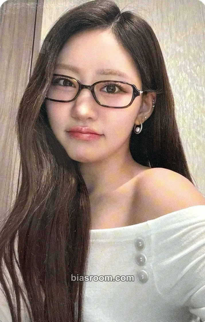 Julie Tokyo Mission Start Photocard - KISS OF LIFE - KISS OF LIFE K-pop photocard