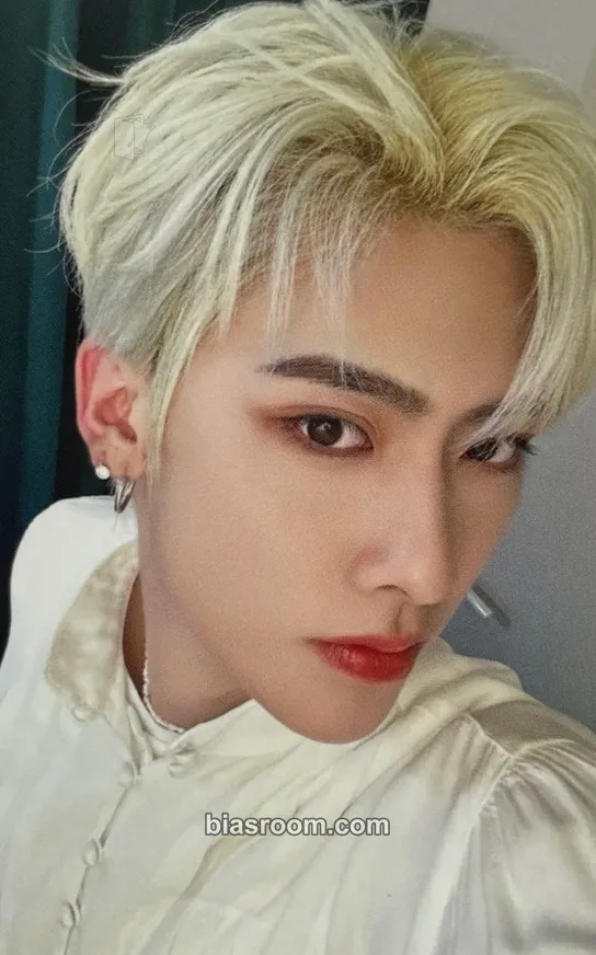Ricky The Moving Seoul Pop-up Store Photocard - ZEROBASEONE - ZEROBASEONE K-pop photocard