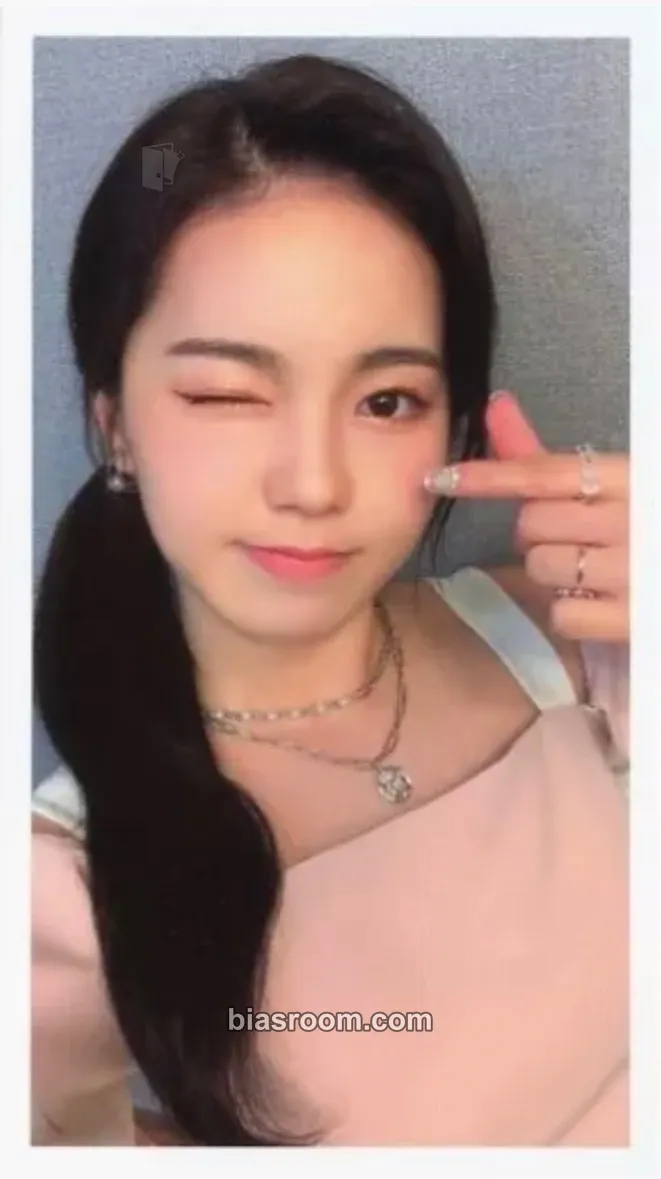 Ayaka Step and a Step Photocard - NiziU - NiziU K-pop photocard