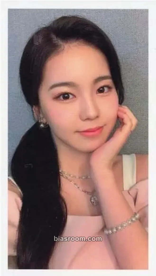 Ayaka Step and a Step Photocard - NiziU - NiziU K-pop photocard