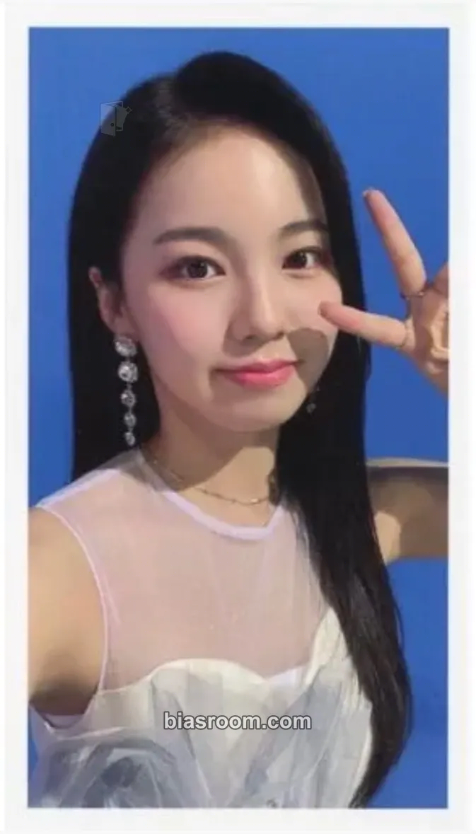Ayaka Step and a Step Photocard - NiziU - NiziU K-pop photocard
