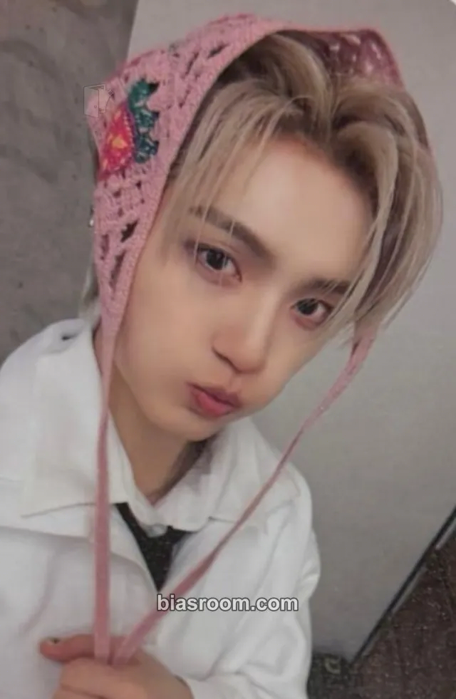 E-VAN (Yubin) FIRST:DELIVERY Photocard - DAILY:DIRECTION - DAILY:DIRECTION K-pop photocard