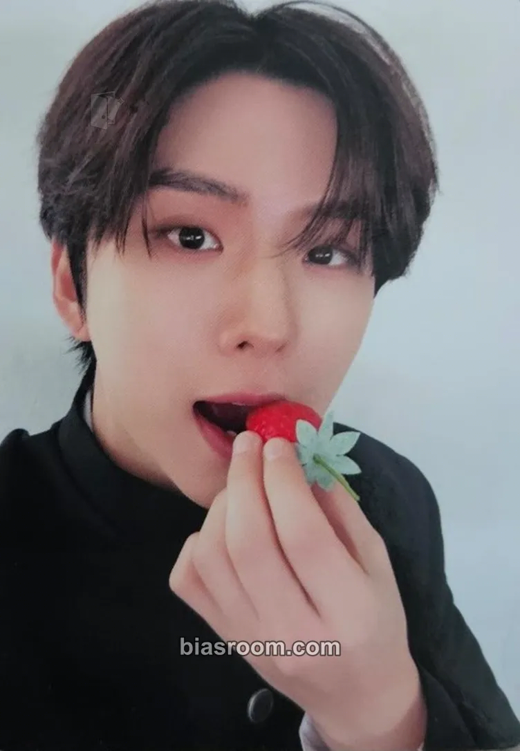 Kihyun Unfold Photocard - MONSTA X - MONSTA X K-pop photocard