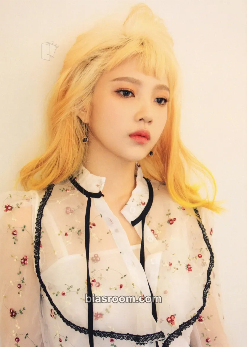 Joy Russian Roulette Photocard - Red Velvet - Red Velvet K-pop photocard