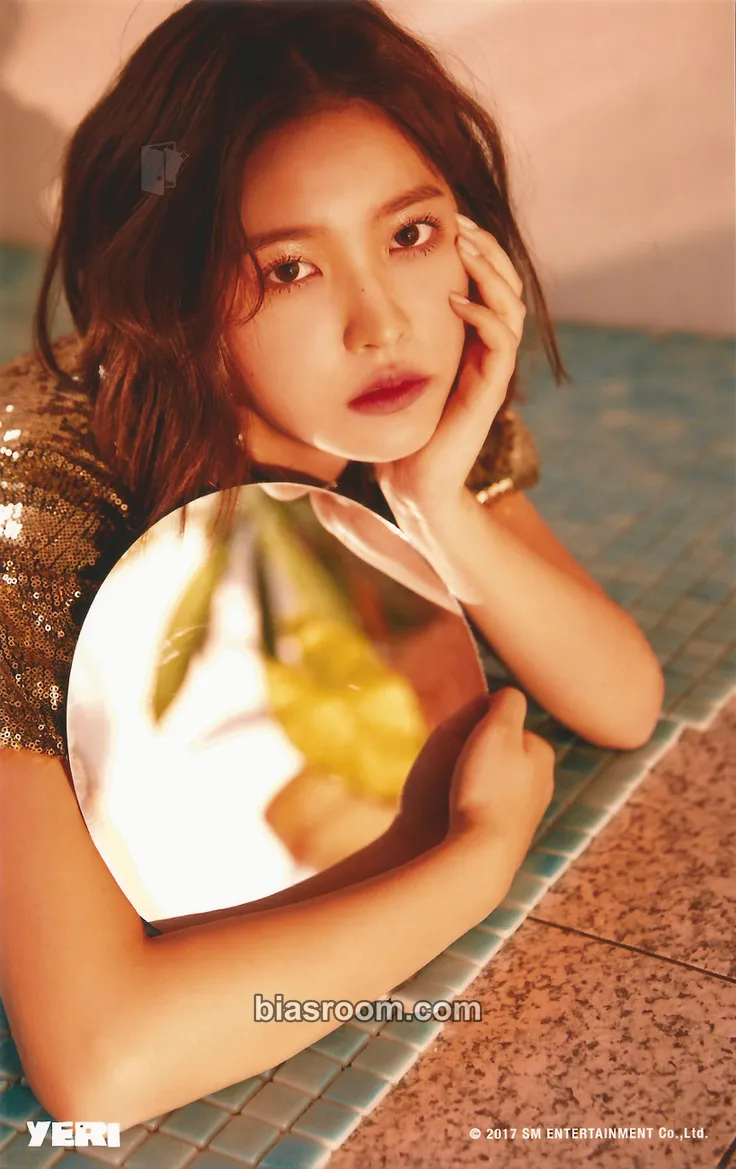 Yeri Perfect Velvet Photocard - Red Velvet - Red Velvet K-pop photocard