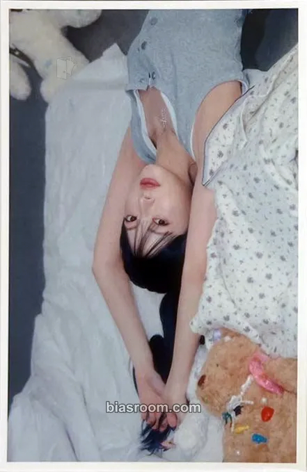 Hong Eunchae D'ICON Issue N°32 Photocard - LE SSERAFIM - LE SSERAFIM K-pop photocard
