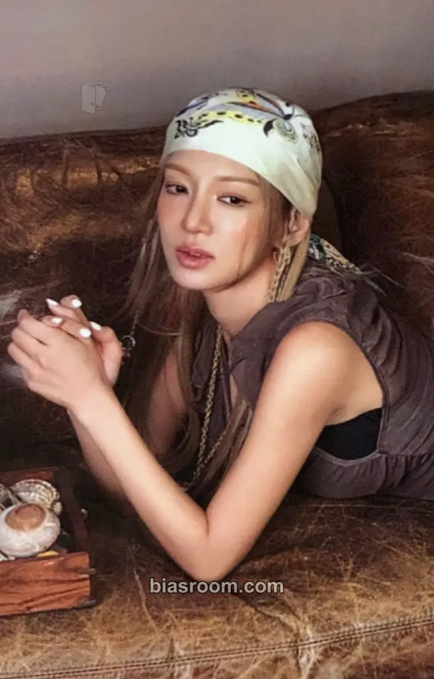 Hyoyeon Season's Greetings 2026 Photocard - Girls' Generation - Girls' Generation K-pop photocard
