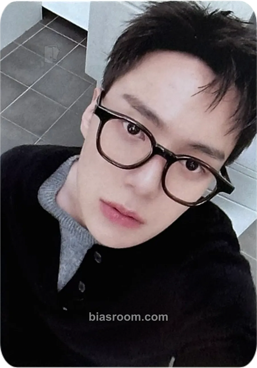 Minhyuk 2025 Season's Greetings - Page of Monsta X Photocard - MONSTA X - MONSTA X K-pop photocard