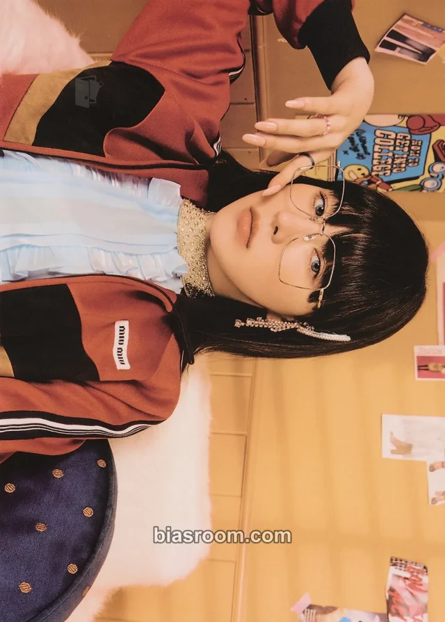 Red Velvet - Wendy - Queendom Album large postcard merch horizontal