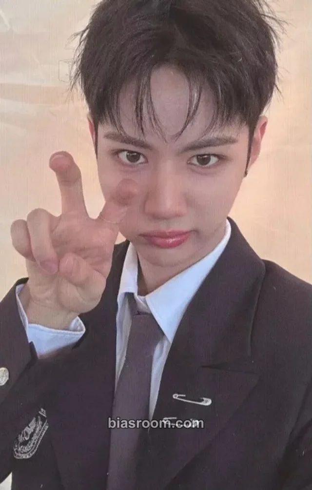 LUN8 - Ian - BUFF Album album photocard time capsule version