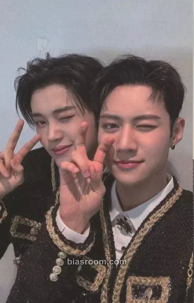 LUN8 - Dohyun & Ian - BUFF Album album photocard Visionscope version unit photocard double-sided