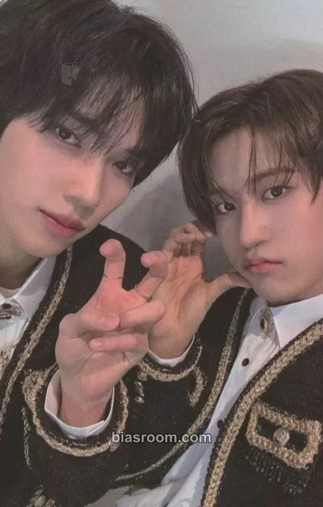 LUN8 - Chael & Junwoo - BUFF Album album photocard Visionscope version double-sided unit photocard