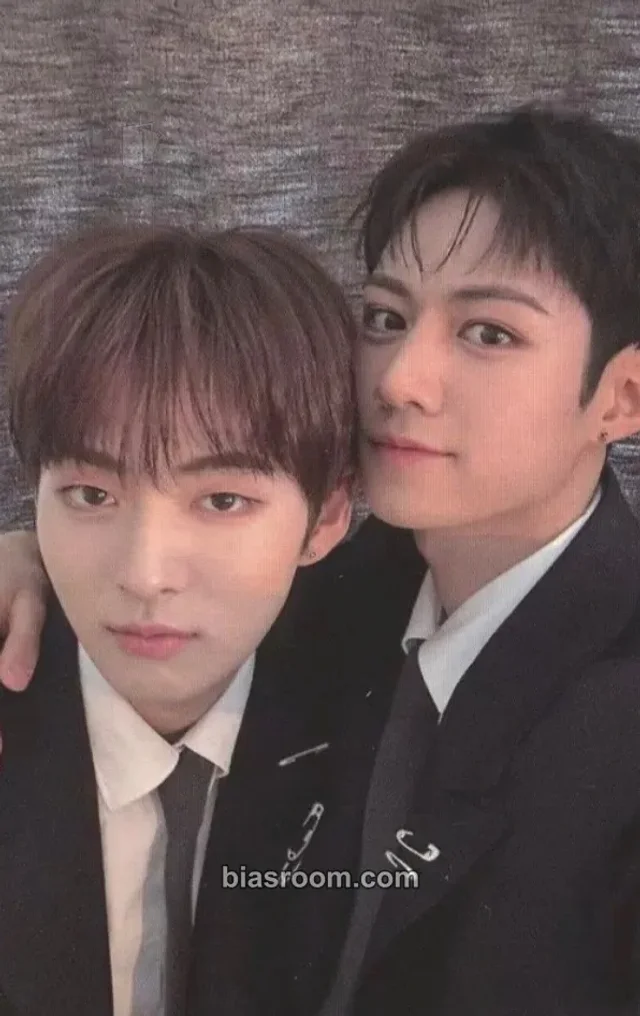 LUN8 - Ian & Takuma - BUFF Album album photocard time capsule version unit photocard double-sided