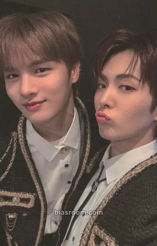 LUN8 - Takuma & Ji Eunho - BUFF Album album photocard Visionscope version unit photocard double-sided