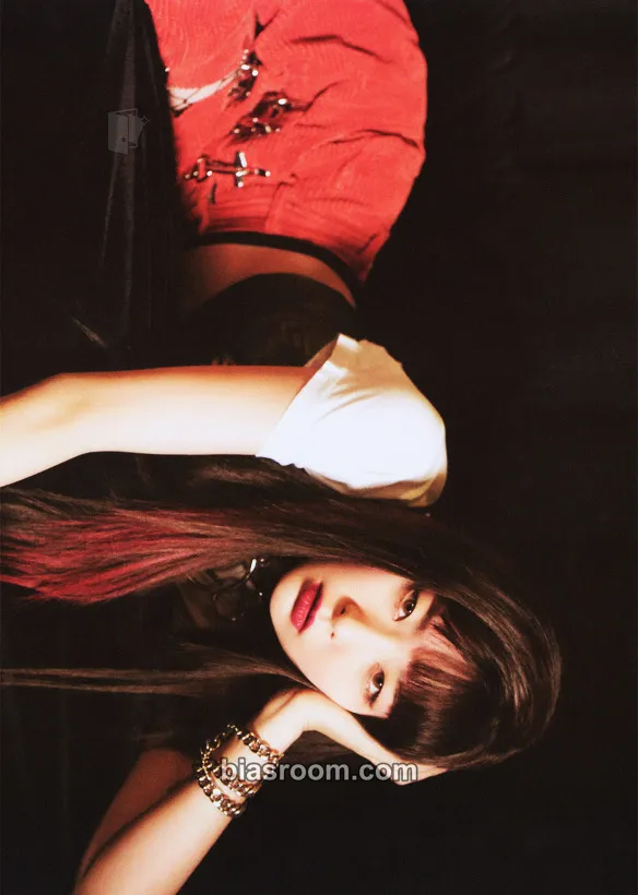 Seulgi The Perfect Red Velvet Photocard - Red Velvet - Red Velvet K-pop photocard