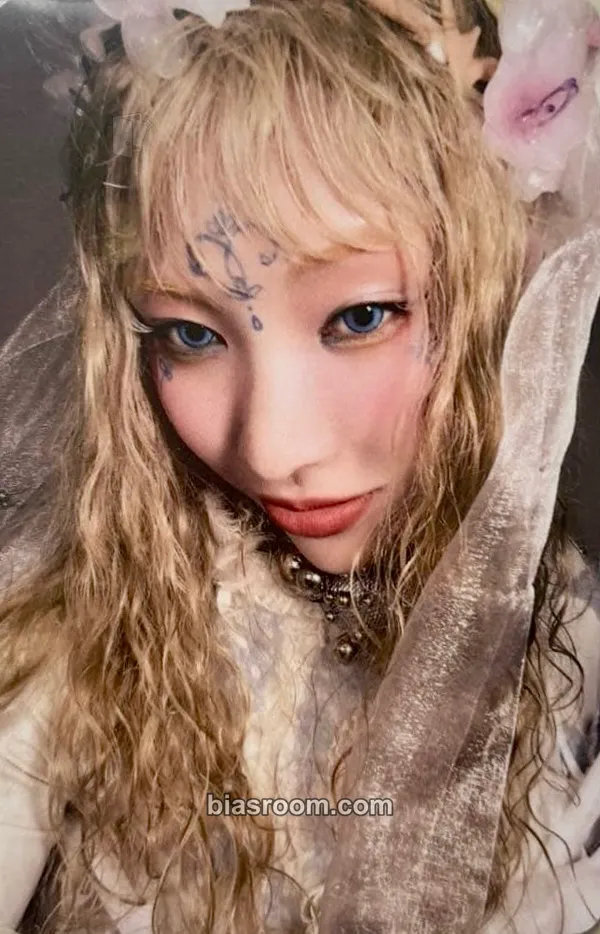 MAYA AWE Photocard - XG - XG K-pop photocard