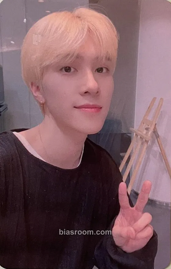 Hendery Awaken The World Photocard - WayV - WayV K-pop photocard