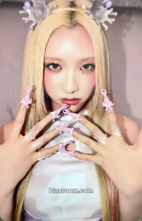 MAYA AWE Photocard - XG - XG K-pop photocard