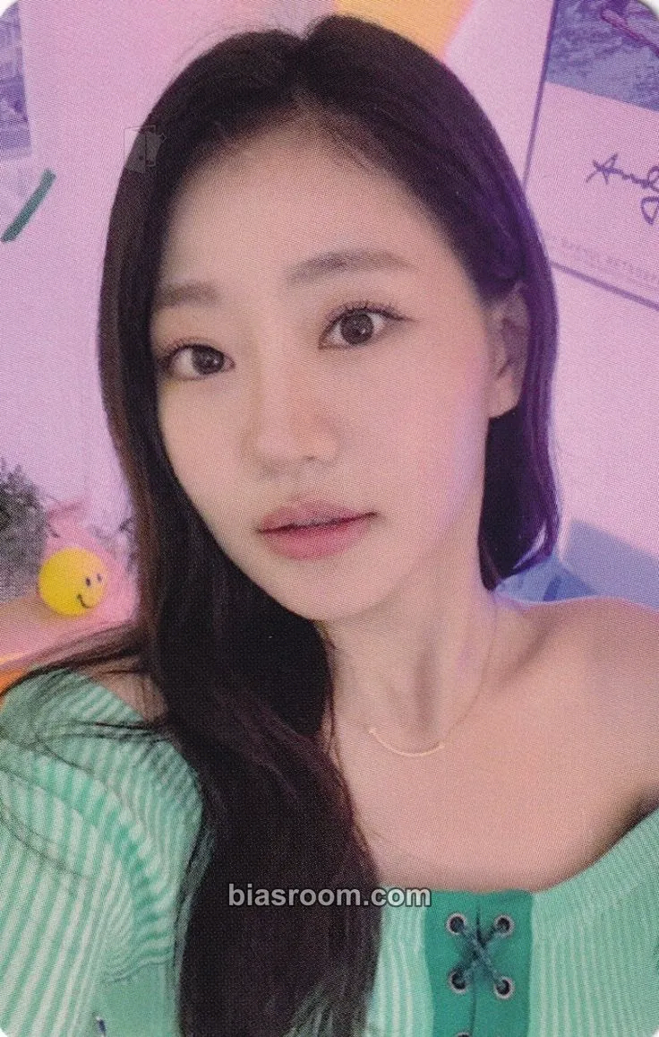 Julie KISS OF LIFE Photocard - KISS OF LIFE K-pop photocard