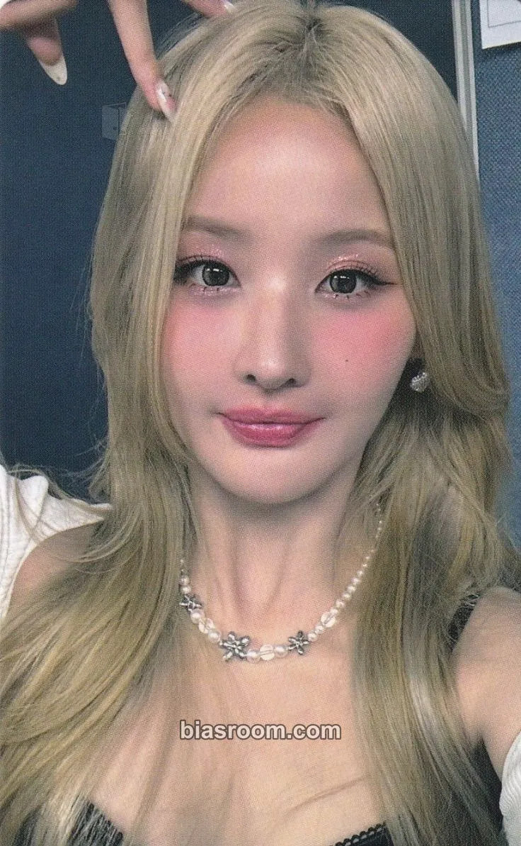 Belle KISS OF LIFE Photocard - KISS OF LIFE K-pop photocard