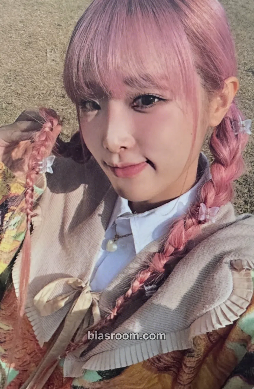 Yena Tell, Re, Fa, Si 🎵 - 2024 Season's Greetings Photocard - Yena K-pop photocard