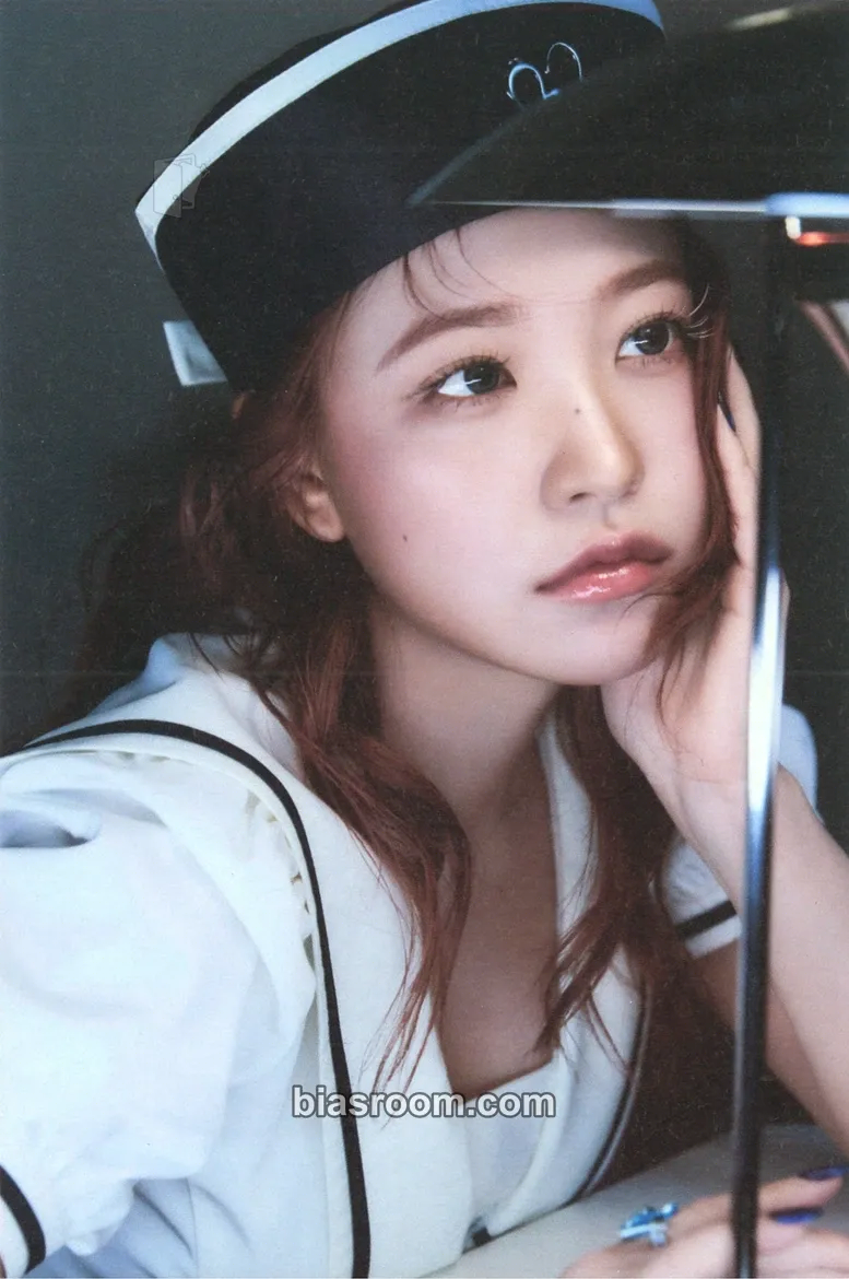 Yeri Cosmic Photocard - Red Velvet - Red Velvet K-pop photocard