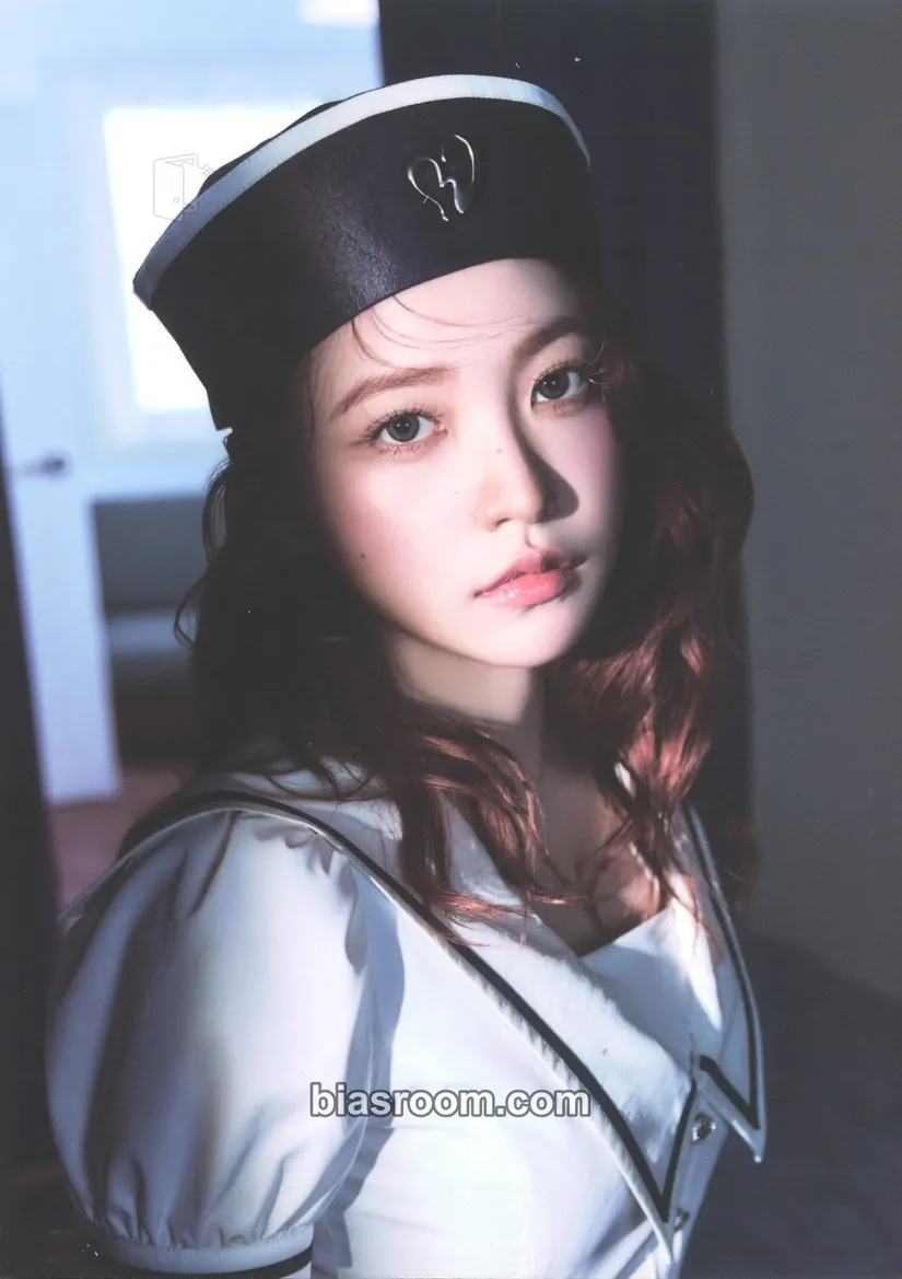 Yeri Cosmic Photocard - Red Velvet - Red Velvet K-pop photocard