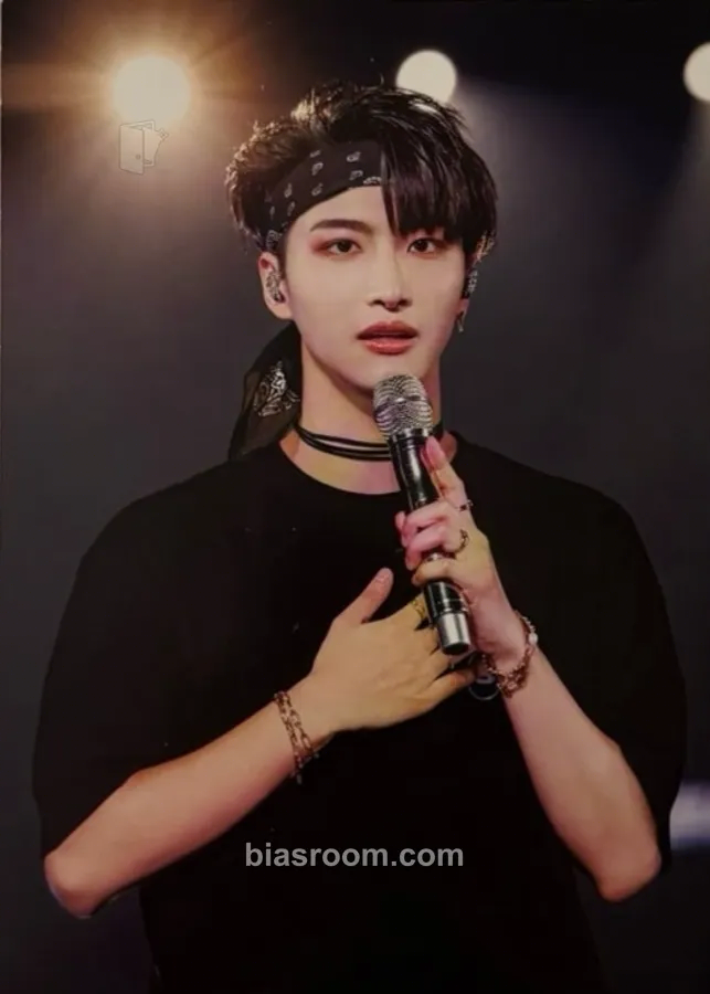Seonghwa The Fellowship : Beginning of the End in Japan DVD/Blu-Ray Photocard - ATEEZ - ATEEZ K-pop photocard