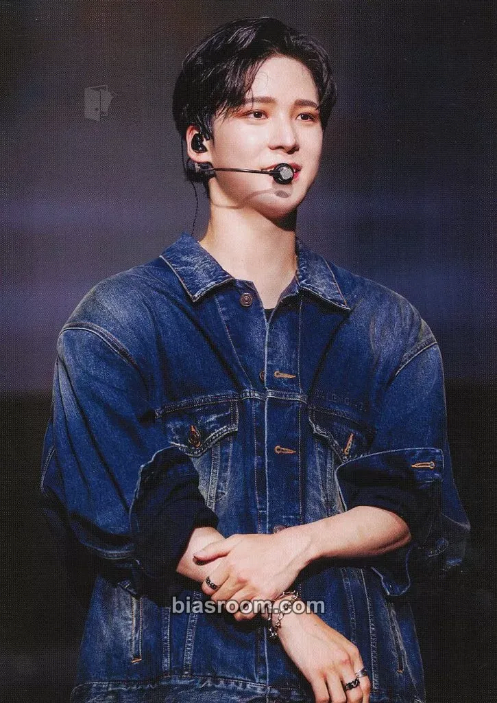 Yunho The Fellowship : Beginning of the End in Japan DVD/Blu-Ray Photocard - ATEEZ - ATEEZ K-pop photocard