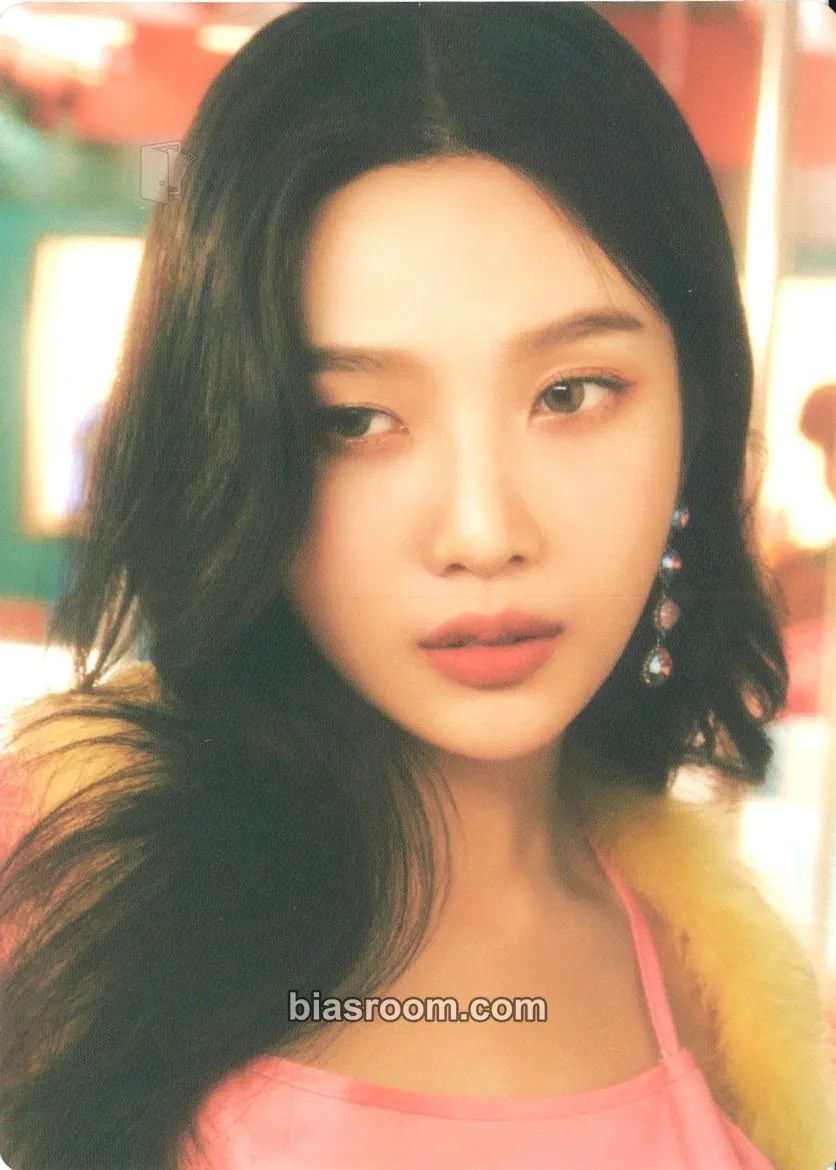 Joy SMTown Live 2022: SMCU Express Photocard - Red Velvet - Red Velvet K-pop photocard