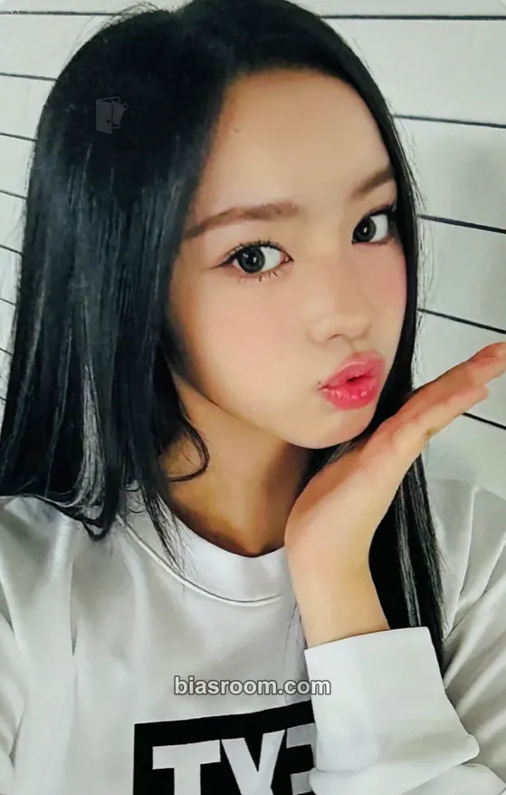 Elisia CURIOUS Photocard - UNIS - UNIS K-pop photocard