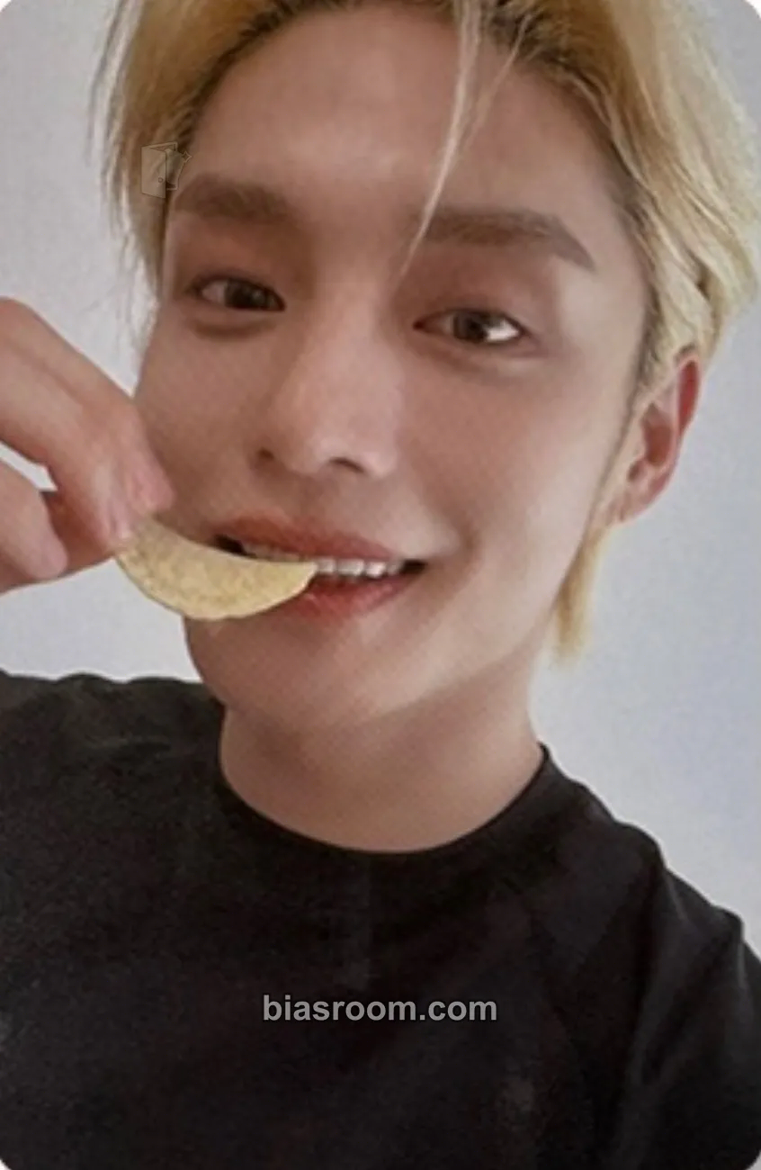 Jiwoong Cinema Paradise Photocard - ZEROBASEONE - ZEROBASEONE K-pop photocard