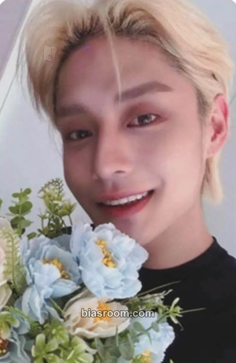 Jiwoong Cinema Paradise Photocard - ZEROBASEONE - ZEROBASEONE K-pop photocard