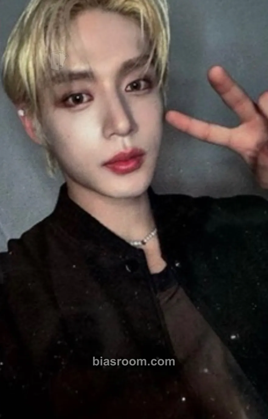 Jiwoong Cinema Paradise Photocard - ZEROBASEONE - ZEROBASEONE K-pop photocard