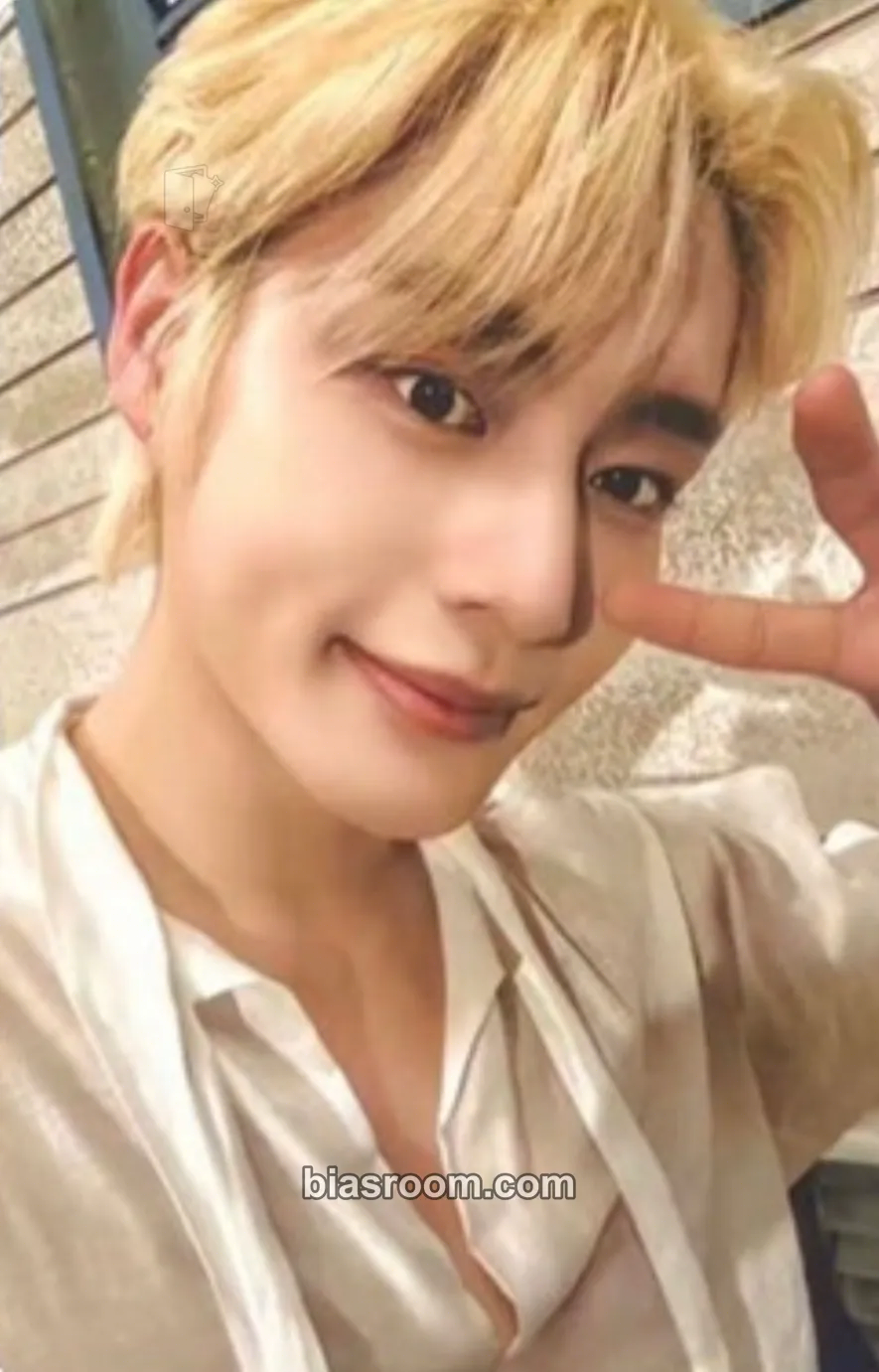 Jiwoong Cinema Paradise Photocard - ZEROBASEONE - ZEROBASEONE K-pop photocard