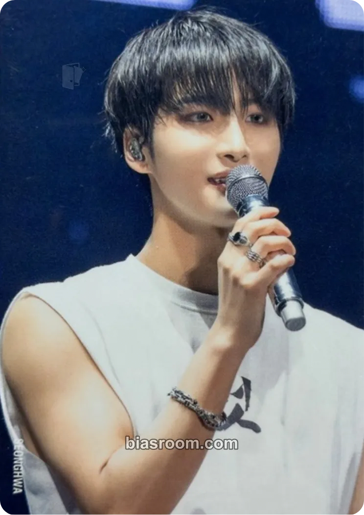 Seonghwa The Fellowship : Break the Wall in Japan DVD/Blu-ray Box 2 Photocard - ATEEZ - ATEEZ K-pop photocard