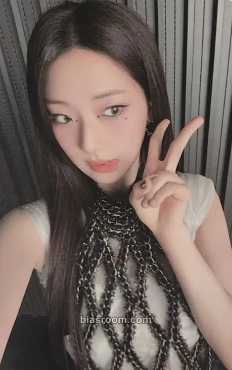 Ruka BABYMONS7ER Photocard - BABYMONSTER - BABYMONSTER K-pop photocard