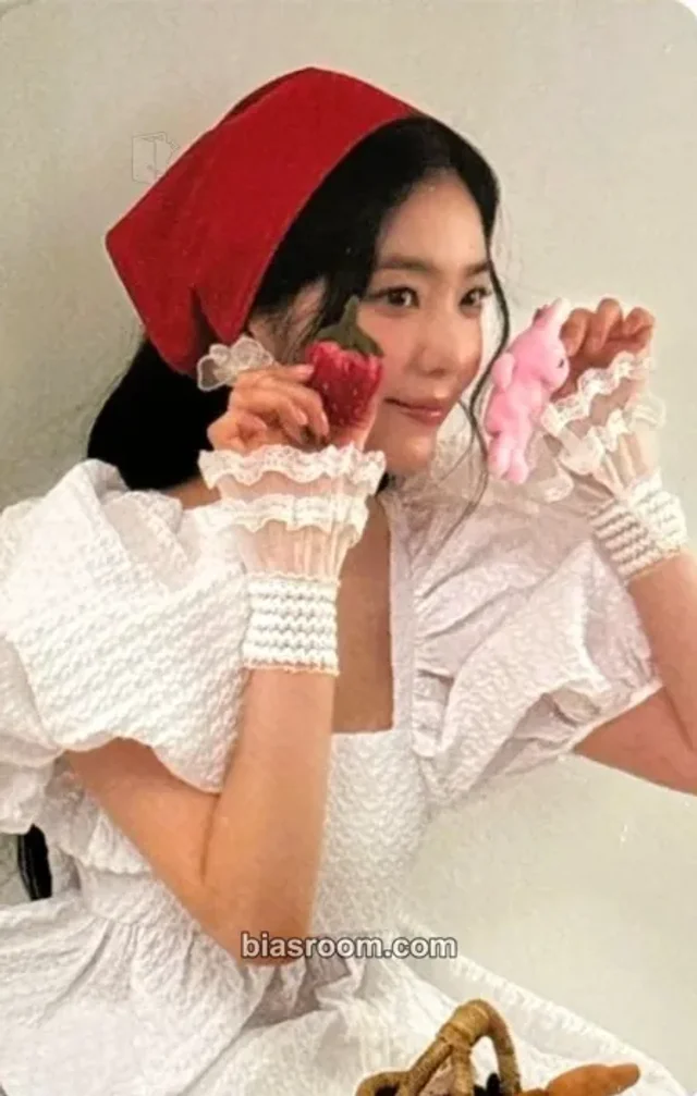 Red Velvet - Irene - 2026 Season's Greetings Other trading card season's greetings merch photocard A version selfie