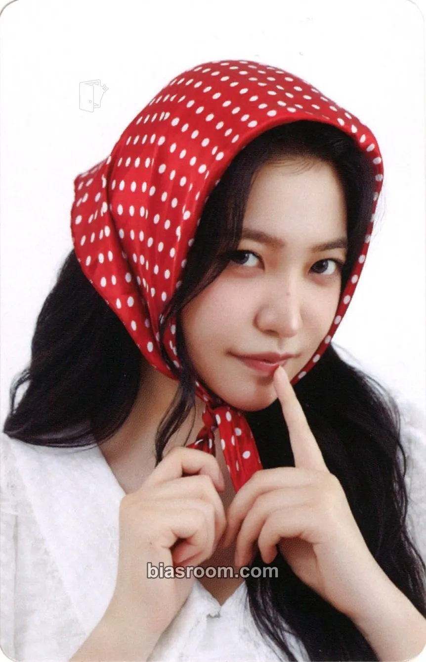 Yeri 2026 Season's Greetings Photocard - Red Velvet - Red Velvet K-pop photocard