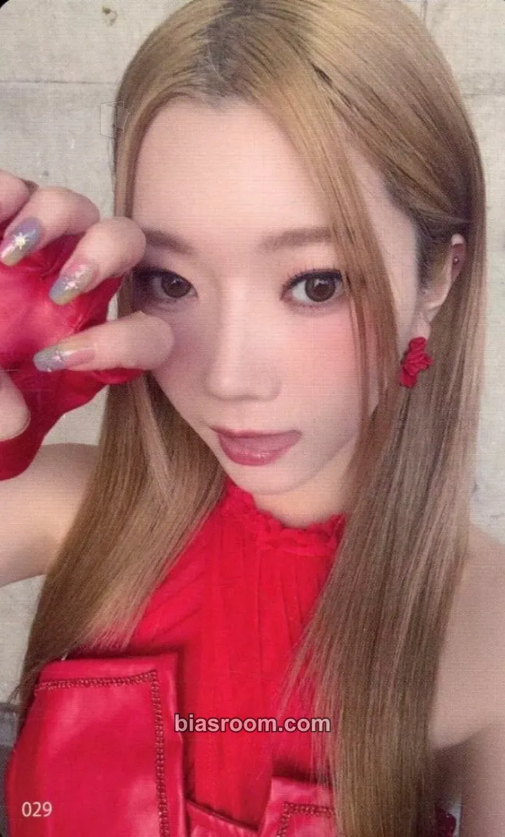 Rino THE 2ND IS:SUE ASSEMBLE <The Scarlet Anniversary> Photocard - IS:SUE - IS:SUE K-pop photocard