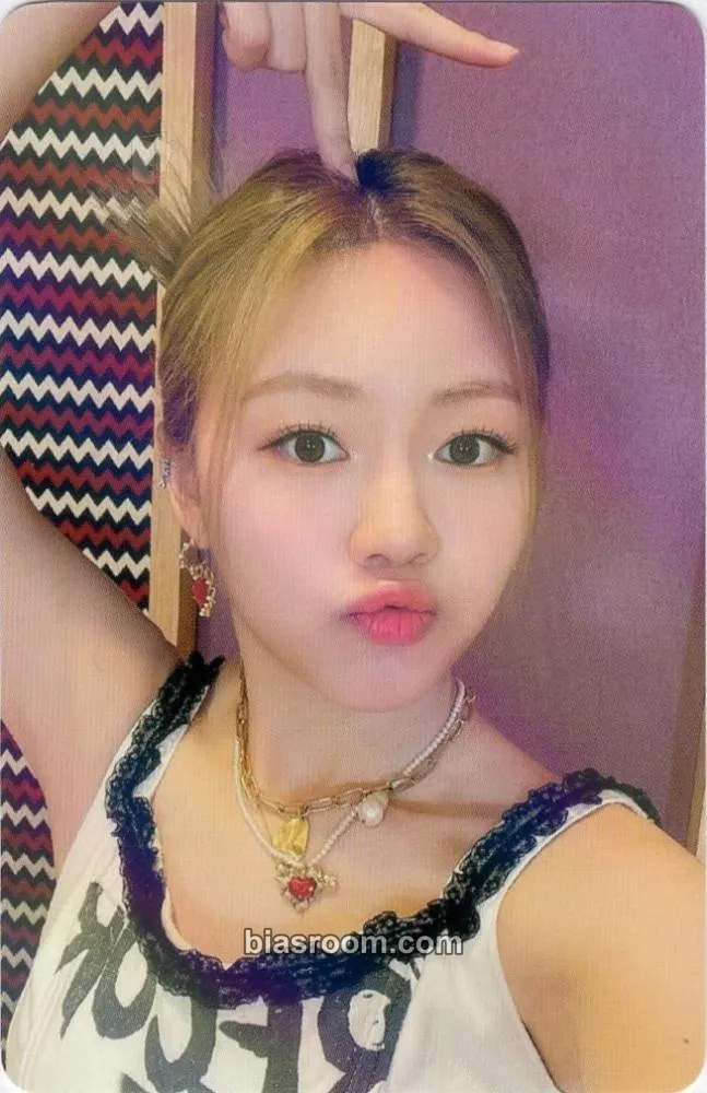 Dahyun Flash Photocard - Rocket Punch - Rocket Punch K-pop photocard