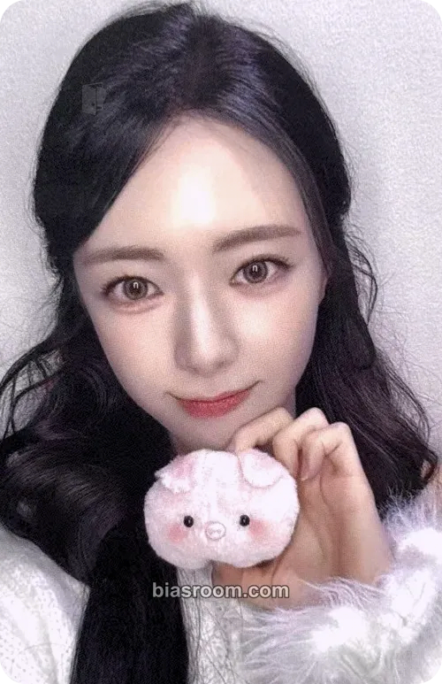 Yuna TUNNEL VISION Photocard - ITZY - ITZY K-pop photocard