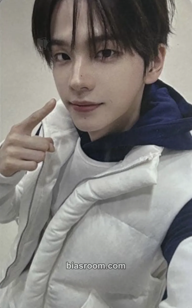 Shinyu play hard Photocard - TWS - TWS K-pop photocard