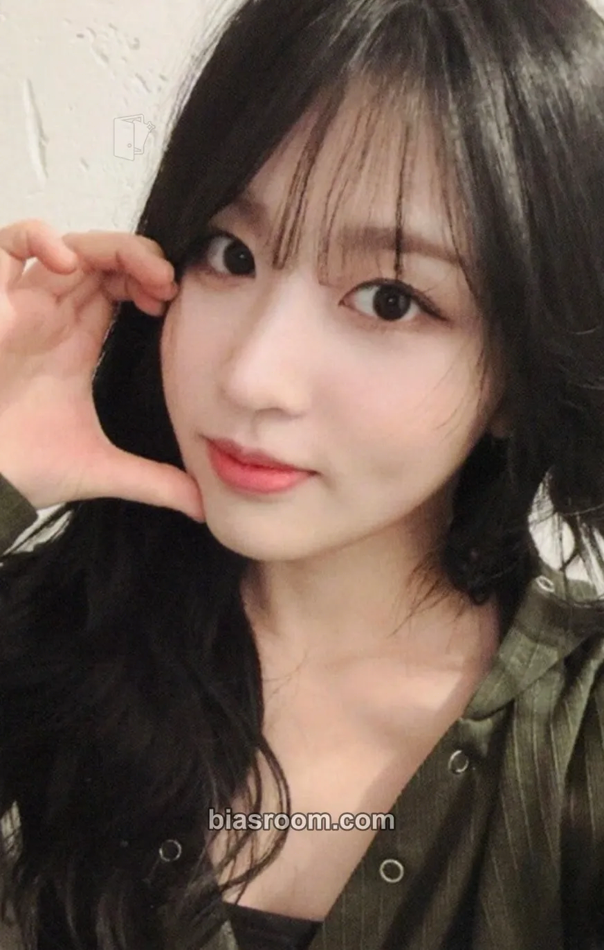 Heeyeon LATE O’ CLOCK Photocard - Latency - Latency K-pop photocard