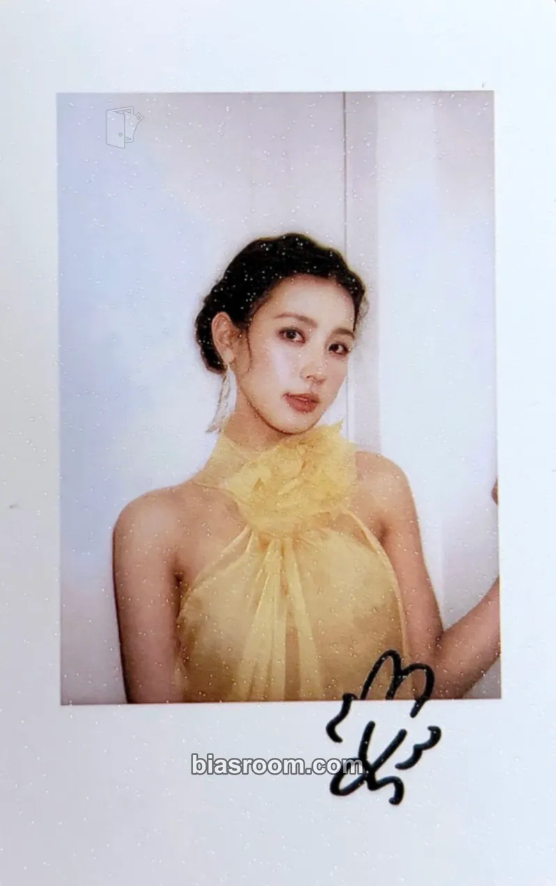 Miyeon Miyeon x KNIGHT Magazine Photocard - i-dle - i-dle K-pop photocard
