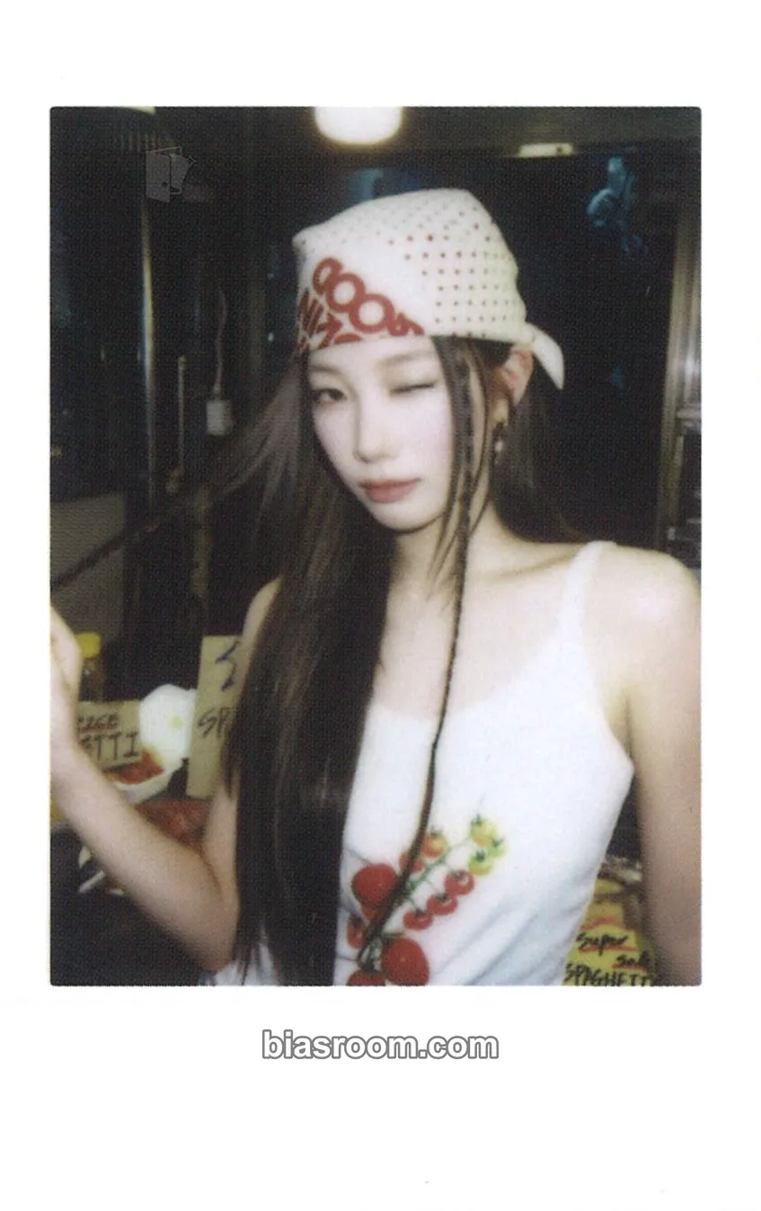 Kazuha SPAGHETTI Photocard - LE SSERAFIM - LE SSERAFIM K-pop photocard